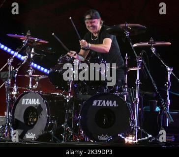 24 settembre 2022, New York City, New York, USA: Il batterista LARS ULRICH di METALLICA suona durante il 2022° Global Citizen Festival che si tiene sul Great Lawn di Central Park. (Credit Image: © Nancy Kaszerman/ZUMA Press Wire) Foto Stock