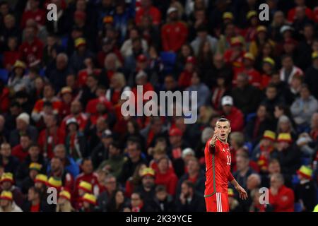 Cardiff, Regno Unito. 25th Set, 2022. Gareth Bale del Galles guarda su. UEFA Nations League, gruppo D match, Galles contro Polonia, domenica 25th settembre 2022 allo stadio cittadino di Cardiff, Galles del Sud. Solo per uso editoriale. pic di Andrew Orchard/Andrew Orchard SPORTS photography/Alamy Live News Credit: Andrew Orchard SPORTS photography/Alamy Live News Foto Stock