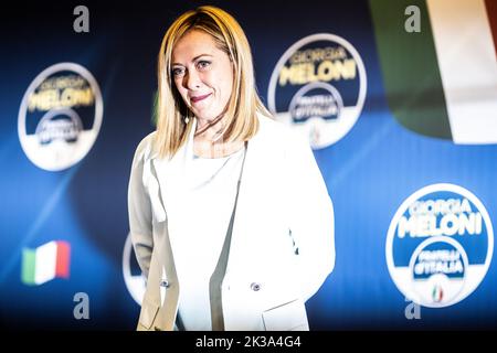 Roma, Italia. 26th Set, 2022. Leader del partito di estrema destra italiano Fratelli d'Italia, Giorgia Meloni tiene una conferenza stampa presso la sede elettorale del suo partito. Meloni e il suo partito nazionalista dei Fratelli d'Italia sono stati i chiari vincitori secondo le proiezioni iniziali. Credit: Oliver Weiken/dpa/Alamy Live News Foto Stock