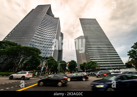 Skyline di Singapore con Duo Residences e The Gateway in vista sulla Beach Road nel centro di Singapore. Foto Stock