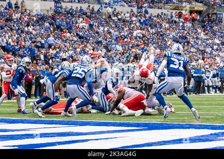 Indianapolis, Indiana, Stati Uniti. 25th settembre 2022. Durante la partita di football della NFL tra i Kansas City Chiefs e gli Indianapolis Colts al Lucas Oil Stadium di Indianapolis, Indiana. Indianapolis sconfisse Kansas City 20-17. John Mersits/CSM/Alamy Live News Foto Stock