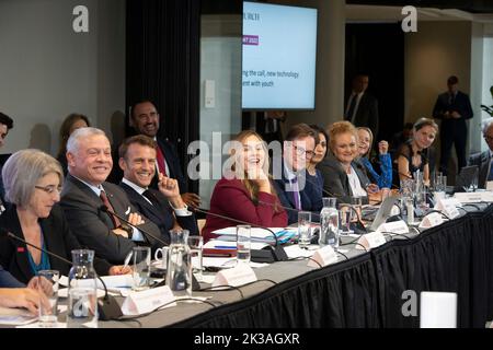 Re Abdullah II di Giordania (2nd da L), il presidente francese Emmanuel Macron (3rd da L) e il primo ministro neozelandese Jacinda Ardern (non visto nella foto) partecipano al Christchurch Call Leaders Summit, a New York City, NY, USA, il 20 settembre 2022. Foto di Balkis Press/ABACAPRESS.COM Foto Stock