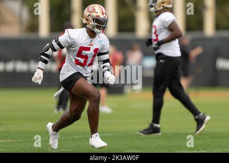 21 settembre 2022; Santa Clara, California, Stati Uniti; il linebacker dei San Francisco 49ers Azeez al-Shaair (51) corre durante le prove al SAP Performance Center vicino al Levi's Stadium. (Stan Szeto/immagine dello sport) Foto Stock