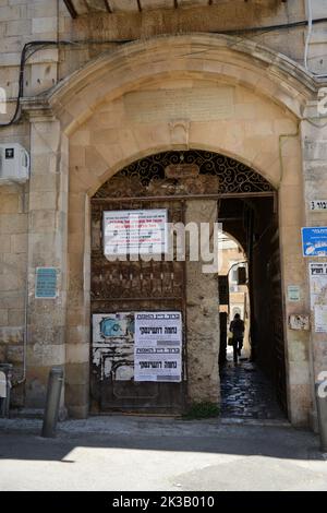 Edifici storici nel tradizionale quartiere cortile di Nachlaot , Gerusalemme, Israele. Foto Stock