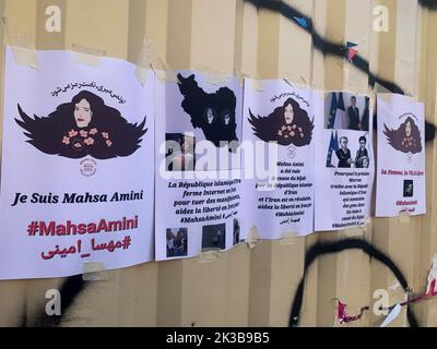 Manifesti a sostegno di Masha Amini, ucciso dalla polizia iraniana, Lione, Francia Foto Stock