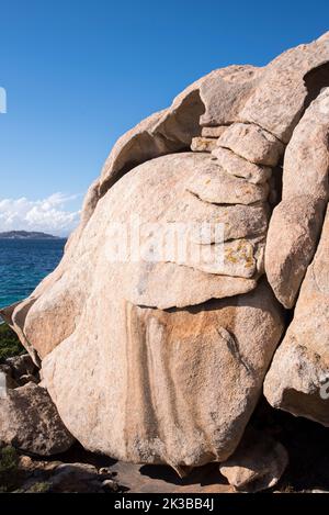 Costa selvaggia della Sardegna, isola Caprera Foto Stock