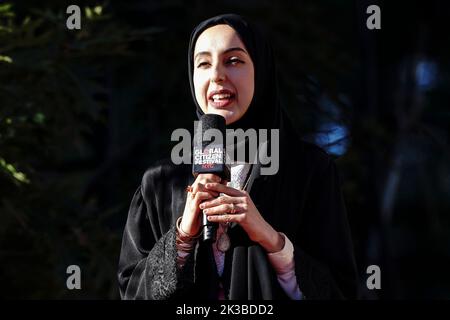 Shamma bint Suhail Faris al Mazrui, ministro degli Affari Giovanili degli Emirati Arabi Uniti, parla al Global Citizen Festival NYC di Central Park. Global Citizen Live è un evento globale di 24 ore per unire il mondo, difendere il pianeta e sconfiggere la povertà. Nel 2022 il festival si tenne ad Accra, la capitale del Ghana e a NYC. Ogni anno il festival coincide con l'Assemblea Generale delle Nazioni Unite, dove i leader di tutti i paesi si riuniscono per affrontare questioni globali e locali. (Foto di Lev Radin/Pacific Press) Foto Stock