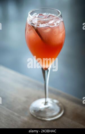 Blood Orange e Prosecco Spritzer cocktail Mimosa Foto Stock