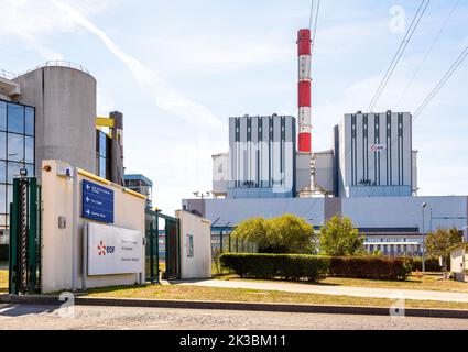 Ricevimento e edificio principale della centrale elettrica a carbone del FES di Cordemais, vicino Nantes, Francia, in una giornata estiva di sole. Foto Stock