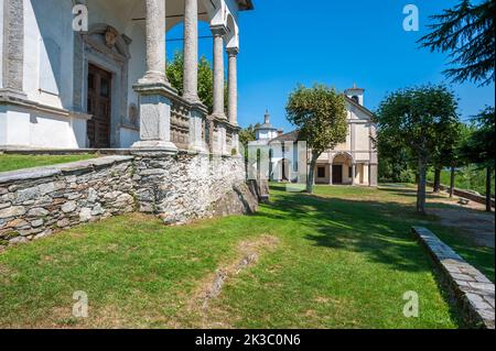 Pellegrinaggio chiesa e cappella di Giovanni Battista sul Sacro Monte della SS Trinita di Ghiffa, Ghiffa, Piemonte, Italia, Europa Foto Stock