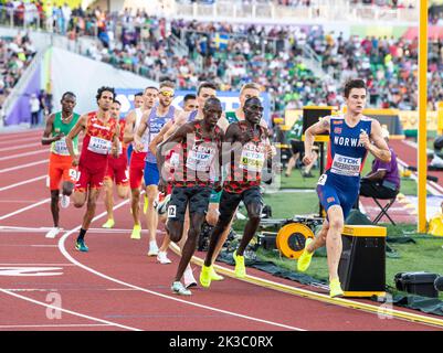 Abel Kipsang, Timothy Cheruiyot del Kenya, Jake Wightman del GB&NI e Jakob Iingebrigtsen della Norvegia che gareggiano nella finale maschile del 1500m al World Ath Foto Stock