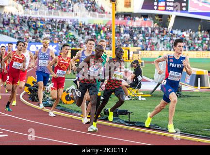 Abel Kipsang, Timothy Cheruiyot del Kenya, Jake Wightman del GB&NI e Jakob Iingebrigtsen della Norvegia che gareggiano nella finale maschile del 1500m al World Ath Foto Stock