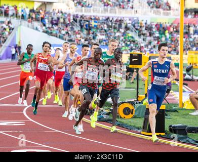 Abel Kipsang, Timothy Cheruiyot del Kenya, Jake Wightman del GB&NI e Jakob Iingebrigtsen della Norvegia che gareggiano nella finale maschile del 1500m al World Ath Foto Stock