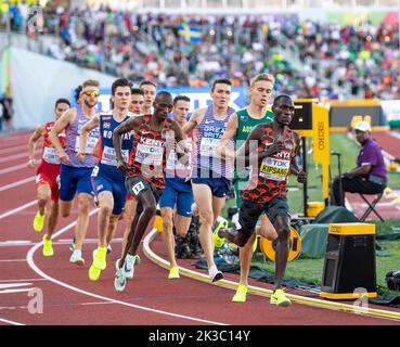 Abel Kipsang, Timothy Cheruiyot del Kenya, Jake Wightman del GB&NI e Jakob Iingebrigtsen della Norvegia che gareggiano nella finale maschile del 1500m al World Ath Foto Stock