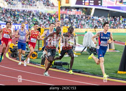 Abel Kipsang, Timothy Cheruiyot del Kenya, Jake Wightman del GB&NI e Jakob Iingebrigtsen della Norvegia che gareggiano nella finale maschile del 1500m al World Ath Foto Stock