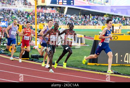 Abel Kipsang, Timothy Cheruiyot del Kenya, Jake Wightman del GB&NI e Jakob Iingebrigtsen della Norvegia che gareggiano nella finale maschile del 1500m al World Ath Foto Stock