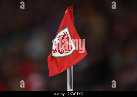 Cardiff, Regno Unito. 25th Set, 2022. Una bandiera ad angolo durante la partita della UEFA Nations League al Cardiff City Stadium di Cardiff. Il credito dell'immagine dovrebbe essere: Darren Staples/Sportimage Credit: Sportimage/Alamy Live News Foto Stock