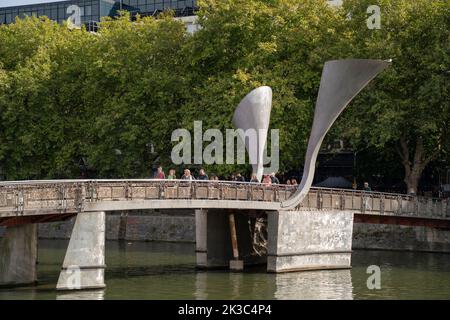 Vista generale del Pero's Bridge sul porto galleggiante di Bristol, Inghilterra, Regno Unito. Foto Stock