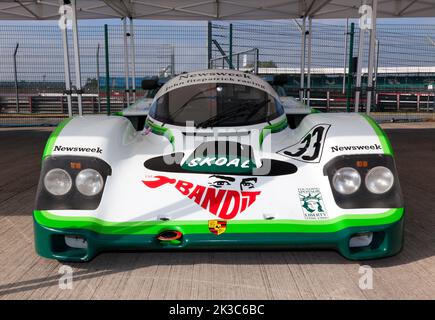 Vista frontale della a1984, Porsche 956 nella livrea di Skoal Bandit, in una speciale esposizione che festeggia i 40 anni del Gruppo C, al Silverstone Classic 2022 Foto Stock