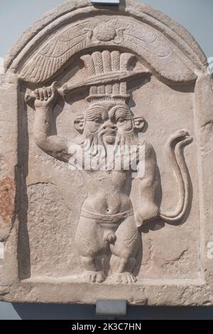 Museo Barracco. Roma Italia, Stele di Bes, tardo periodo tolemaico, calcare, 1st secolo a.C. Foto Stock