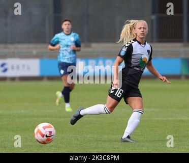 DARTFORD INGHILTERRA - SETTEMBRE 25 : Ellie Christon di Durham W.F.C durante la partita del Campionato delle Donne tra le Lionesses di Londra Donne contro Durham Foto Stock