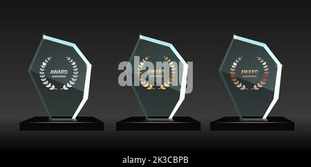 Illustrazione vettoriale del trofeo di vetro del premio. Realistici premi in acrilico cristallo con medaglie d'oro, d'argento e di bronzo vuote per i vincitori, Illustrazione Vettoriale