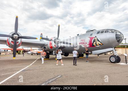 Un bombardiere Boeing B-29 Superfortress si ritirò e fu esposto al museo dell'aria della base aerea di Travis in California, USA Foto Stock