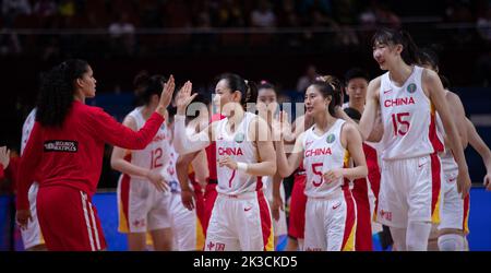 Sydney, Australia. 26th Set, 2022. I giocatori della Cina reagiscono dopo aver vinto la partita di Gruppo A contro Puerto Rico alla FIBA Women's Basketball World Cup 2022 di Sydney, Australia, 26 settembre 2022. Credit: HU Jingchen/Xinhua/Alamy Live News Foto Stock