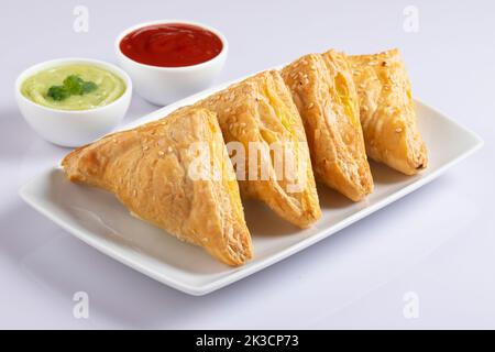 Patty Patty isolato su sfondo bianco. Foto Stock