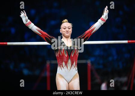 Parigi, Francia. 25th Set, 2022. Parigi (Francia), 25 settembre 2022, VAELEN Lisa del Belgio (barre asimmetriche o parallele delle donne) durante la FIG World Cup Challenge 'Internationaux de France', manifestazione artistica di ginnastica presso l'AccorHotels Arena il 25 settembre 2022 a Parigi (Francia). Credit: Victor Joly/Alamy Live News Foto Stock