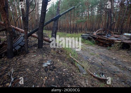 REGIONE DI KHARKIV, UCRAINA - 24 SETTEMBRE 2022 - i resti di veicoli militari russi distrutti dalle forze armate ucraine sono raffigurati a Kharki Foto Stock