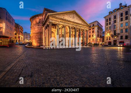 Roma, Italia al Pantheon, antico tempio romano del 2nd secolo. Foto Stock