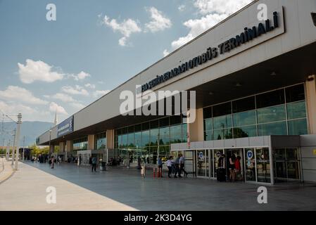 Bursa, Turchia Settembre 17 2022 : terminal degli autobus interurbani Bursa , uno dei punti di trasporto più importanti Foto Stock