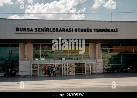 Bursa, Turchia Settembre 17 2022 : terminal degli autobus interurbani Bursa , uno dei punti di trasporto più importanti Foto Stock