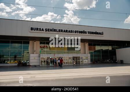 Bursa, Turchia Settembre 17 2022 : terminal degli autobus interurbani Bursa , uno dei punti di trasporto più importanti Foto Stock