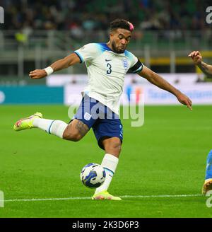 23 set 2022 - Italia / Inghilterra - UEFA Nations League - Gruppo 3 - San Siro la nipote d'Inghilterra James durante la partita della UEFA Nations League contro l'Italia. Foto : Mark Pain / Alamy Live News Foto Stock