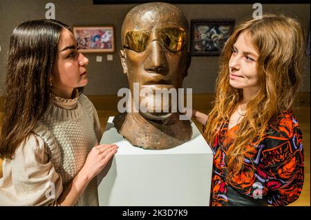 Londra, Regno Unito. 26th Set, 2022. Testa di Elisabeth Frink, stimato a £70.000-£100.000 - The Blazing a Trail: Vendita di donne britanniche moderne a Bonhams New Bond Street. Il cui scopo è quello di presentare i collezionisti alla ricchezza delle donne artiste britanniche del 20th° secolo. La vendita stessa avrà luogo il 28 settembre a Londra Credit: Guy Bell/Alamy Live News Foto Stock