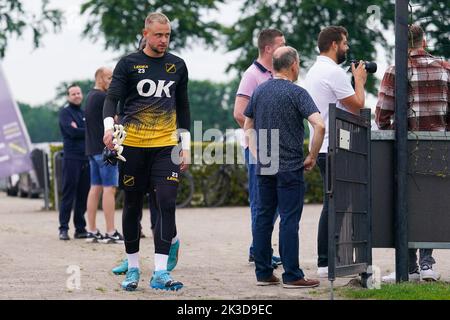 ZUNDERT, PAESI BASSI - GIUGNO 27: Roy Kortsmitt di NAC Breda durante la prima stagione di addestramento 2022/2023 di NAC Breda al Midglas Trainingscentrum il 27 giugno 2022 a Zundert, Paesi Bassi. (Foto di Joris Verwijst/Orange Pictures) Foto Stock