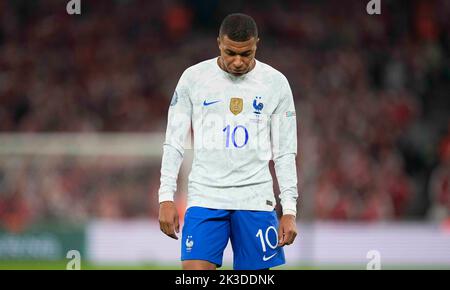 Parken, Copenaghen, Danimarca. 25th Set, 2022. Kylian Mbappé (Francia) si occupa durante la Danimarca e la Francia a Parken, Copenhagen, Danimarca. Ulrik Pedersen/CSM/Alamy Live News Foto Stock