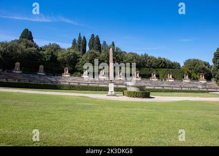 L'obelisco di Ramesse II nell'anfiteatro dei Giardini di Boboli, situato dietro Palazzo Pitti a Firenze. Foto Stock