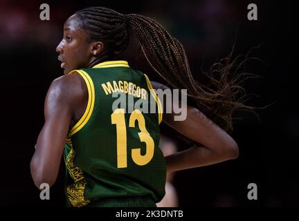 Sydney, Australia. 26th Set, 2022. Ezi Maggegor of Australia compete durante una partita di Gruppo B tra Australia e Canada alla FIBA Women's Basketball World Cup 2022 di Sydney, Australia, 26 settembre 2022. Credit: HU Jingchen/Xinhua/Alamy Live News Foto Stock