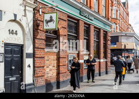 Una filiale della Lloyds Bank a Camden High Street, Londra, Regno Unito Foto Stock