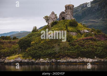 Rovine Caistel Maol vicino a Kyleakin isola di skye, queste rovine risalgono a circa, 900Ad. Castello Moil. Foto Stock