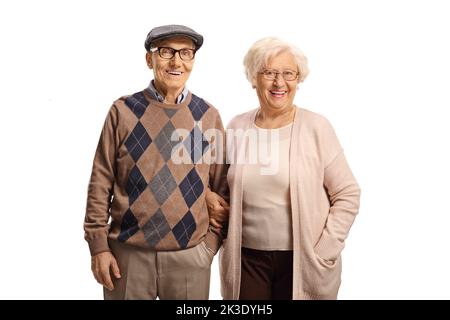 Coppia anziana sorridente che posa isolata su sfondo bianco Foto Stock