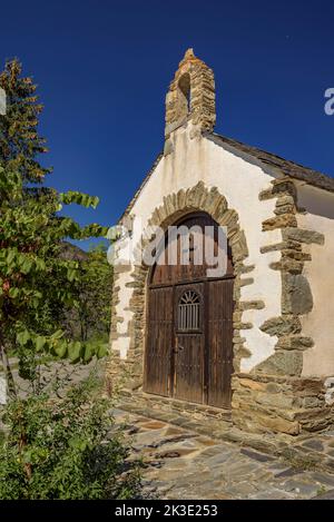 Cappella di Sant Joan de Tírvia nel pomeriggio estivo (Pallars Sobirà, Lleida, Catalogna, Spagna, Pirenei) ESP: Capilla de Sant Joan de Tírvia, Lérida Foto Stock