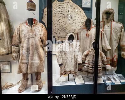 Abbigliamento nativo americano al Pitt Rivers Museum, Oxford, Oxfordshire, Regno Unito. Foto Stock