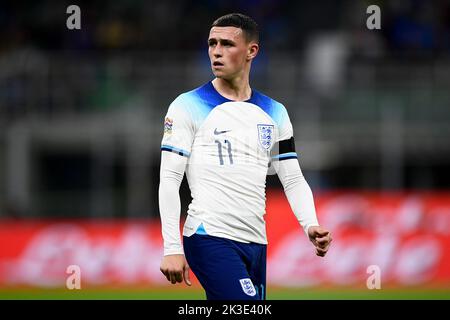 Milano, Italia. 23 settembre 2022. Phil Foden d'Inghilterra si occupa della partita di calcio della UEFA Nations League tra Italia e Inghilterra. L'Italia ha vinto 1-0 su Enlgand. Credit: Nicolò campo/Alamy Live News Foto Stock