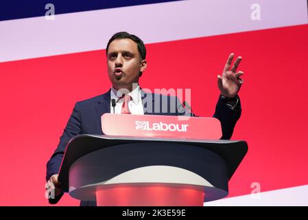 Il leader scozzese del lavoro Anas Sarwar durante la Conferenza del Partito laburista all'ACC Liverpool. Data immagine: Lunedì 26 settembre 2022. Foto Stock