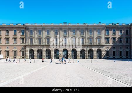 STOCCOLMA, SVEZIA - 31 LUGLIO 2022: Cortile presso il palazzo reale nella zona di gamla Stan della città. Foto Stock