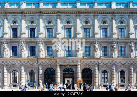 STOCCOLMA, SVEZIA - 31 LUGLIO 2022: La facciata del palazzo reale nella zona di gamla Stan della città. Foto Stock